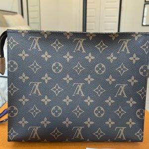 Louis Vuitton toiletry 26